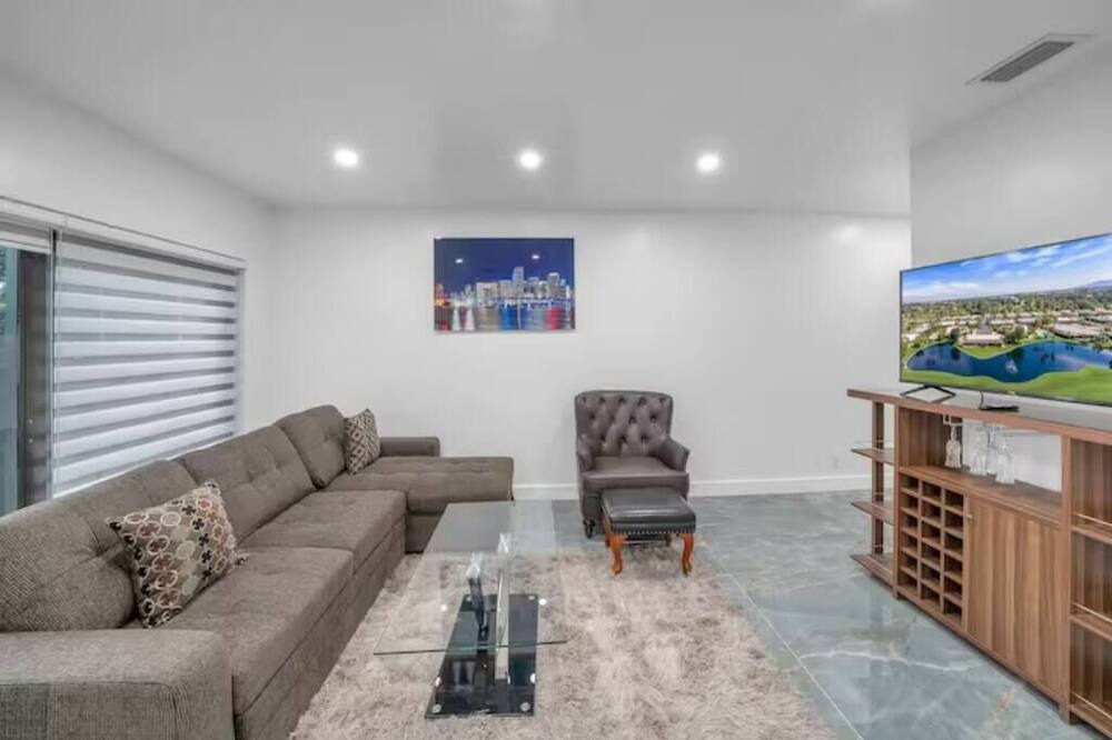 Photo of Bedroom in Biscayne Park