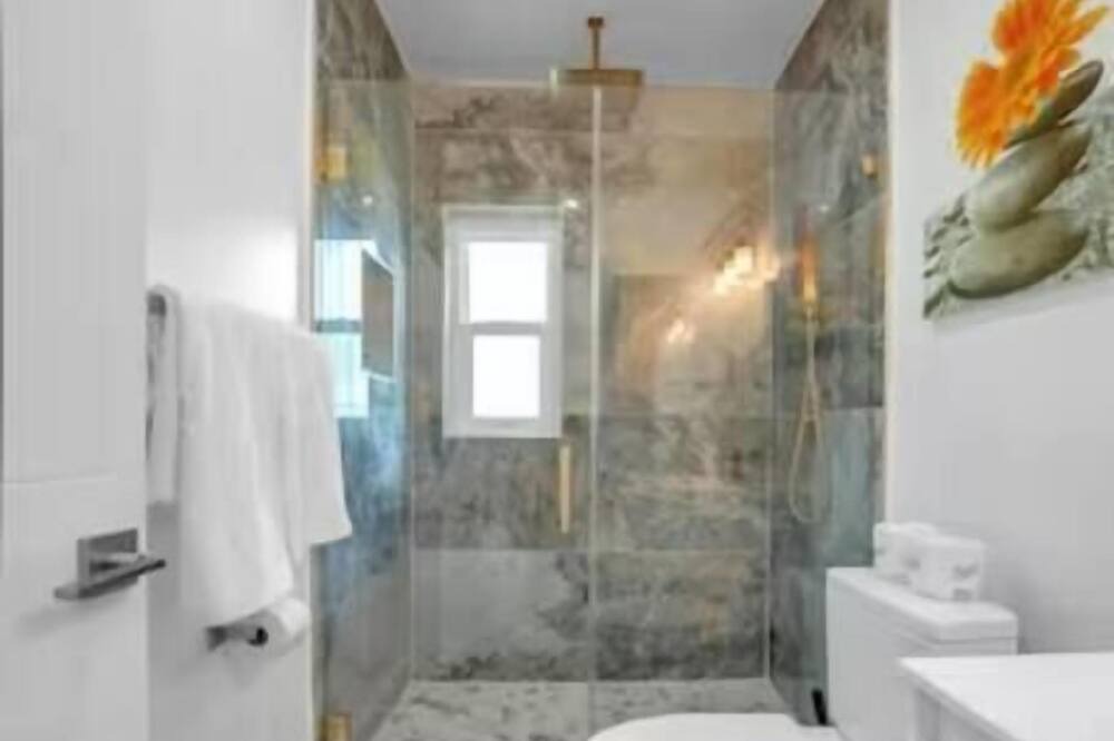 Photo of Bathroom in Biscayne Park