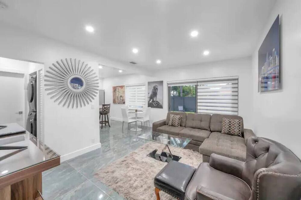 Photo of Bedroom in Biscayne Park