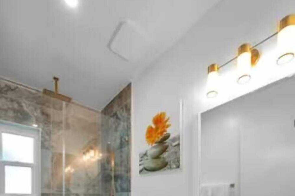 Photo of Bathroom in Biscayne Park