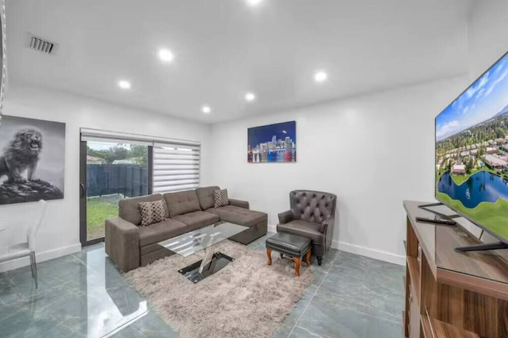 Photo of Bedroom in Biscayne Park