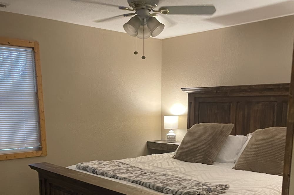 Photo of Bedroom in Compton