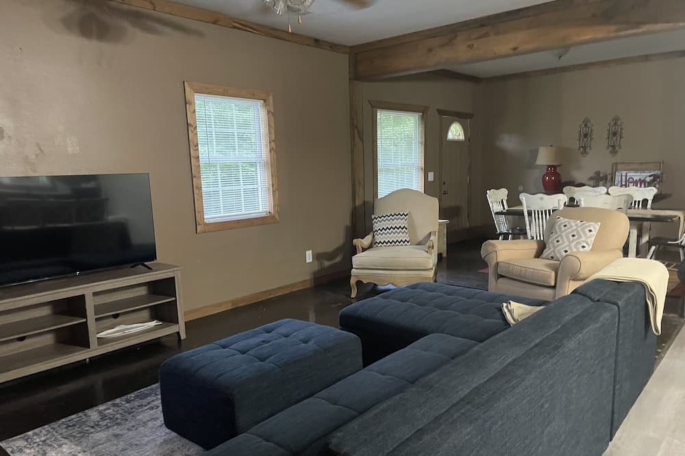 Photo of Livingroom in Compton