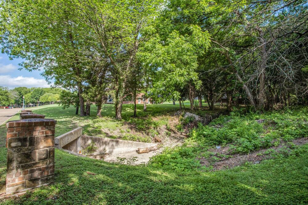 Photo of Outdoor in Red Oak