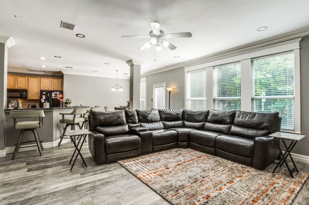 Photo of Livingroom in Red Oak