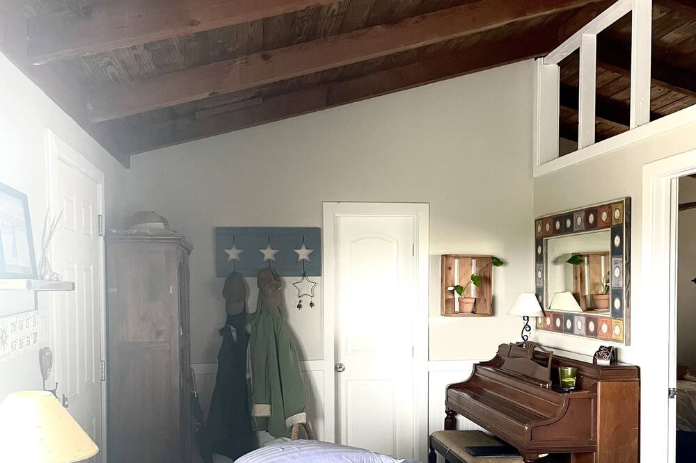 Photo of Livingroom in Cedar Lane