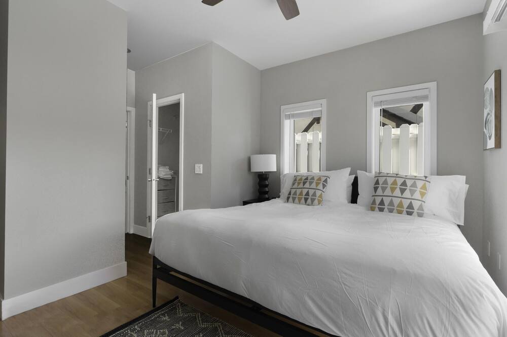 Photo of Bedroom in Fremont