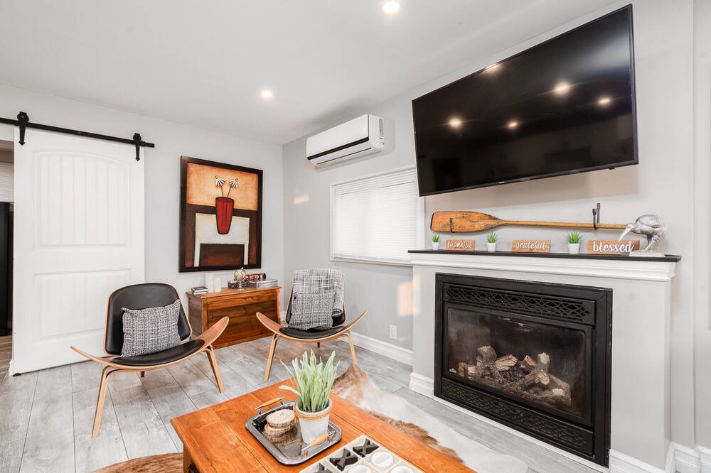 Photo of Livingroom in Brockton