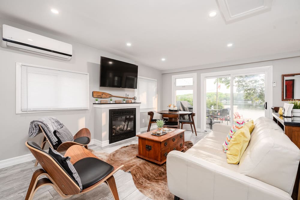 Photo of Livingroom in Brockton