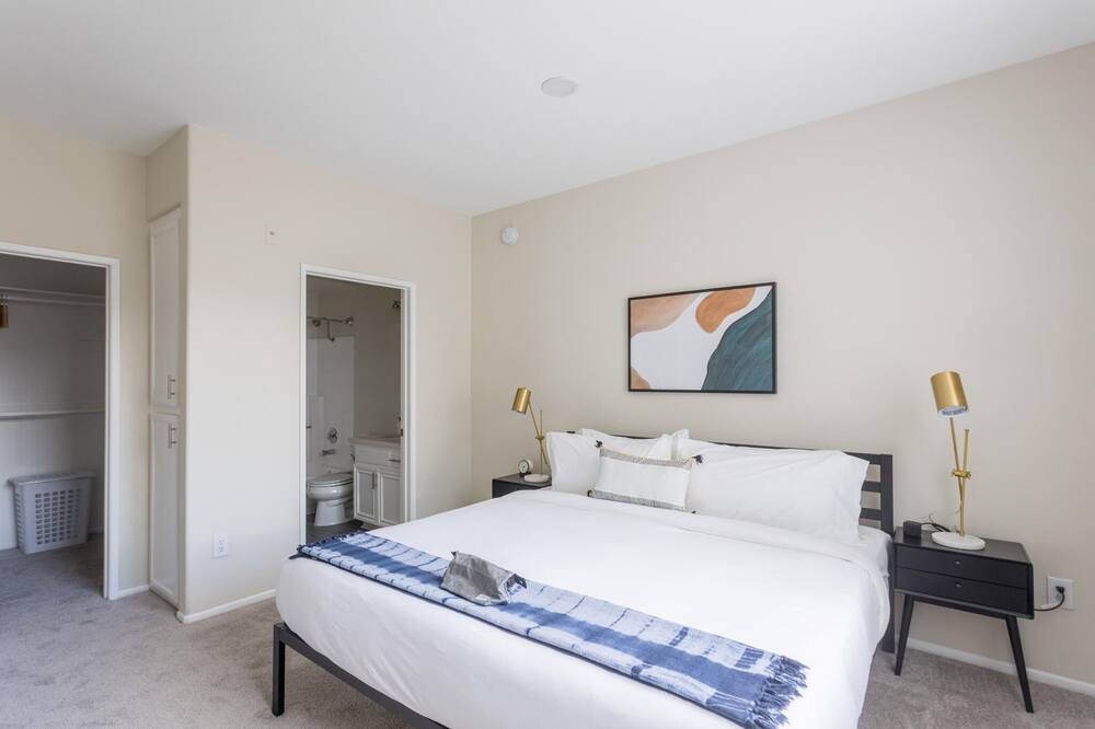 Photo of Bedroom in Burbank