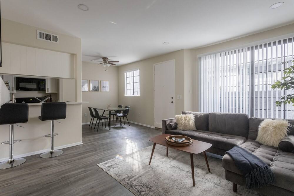 Photo of Livingroom in Burbank