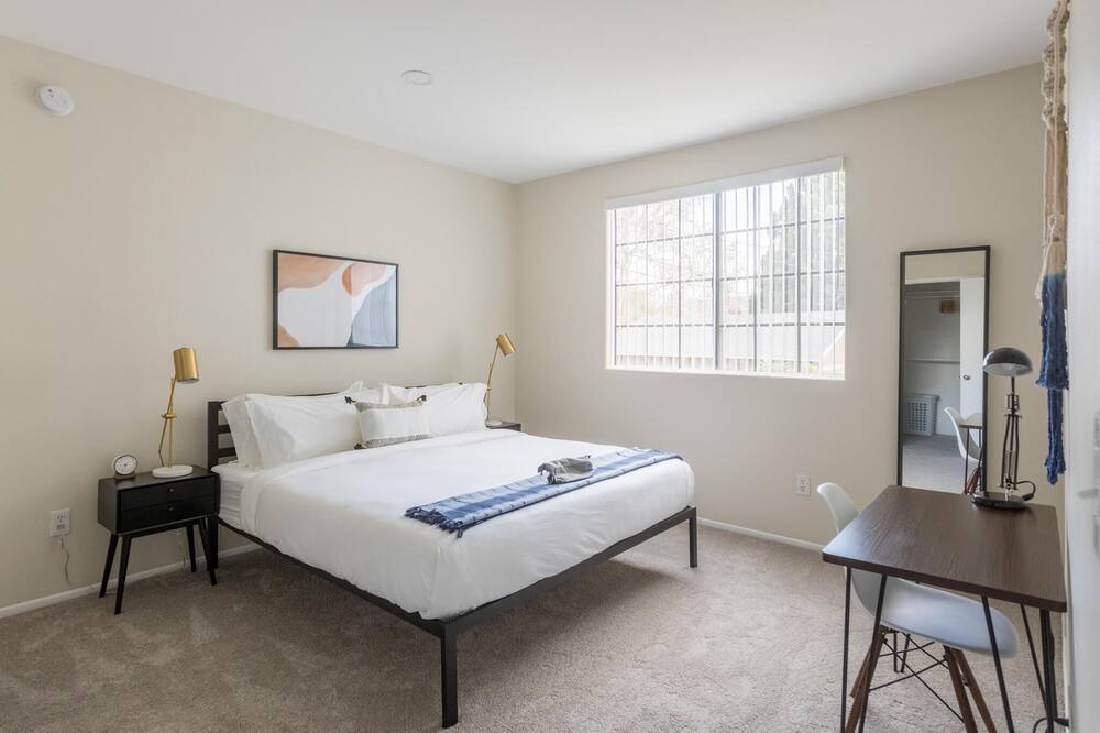 Photo of Bedroom in Burbank