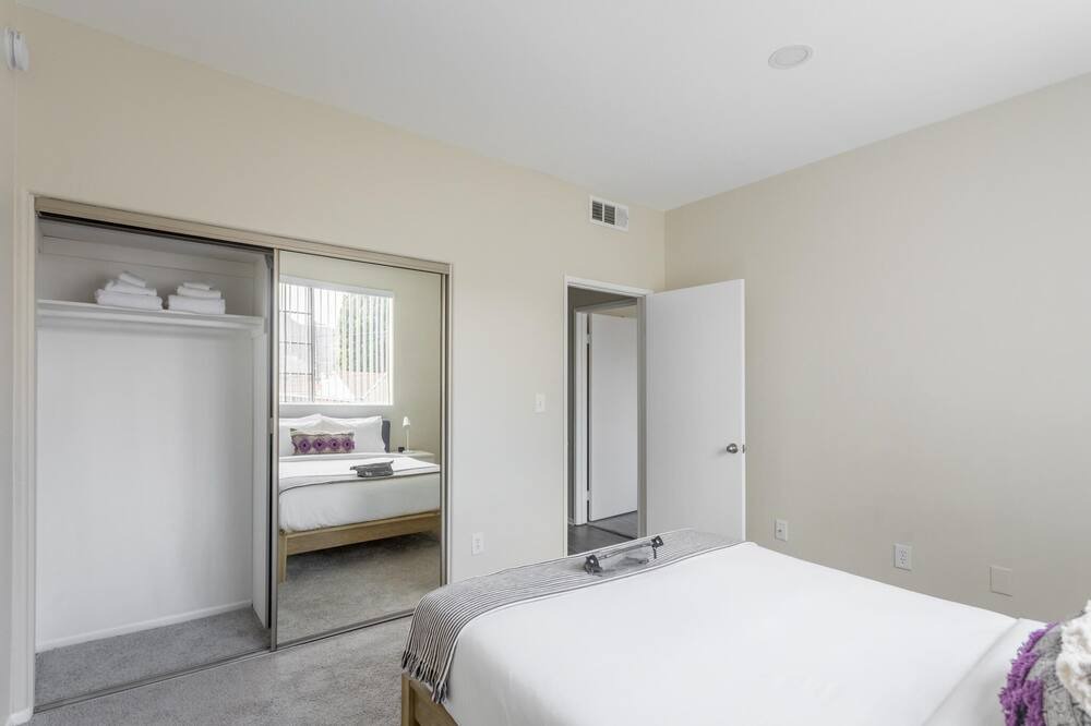 Photo of Bedroom in Burbank