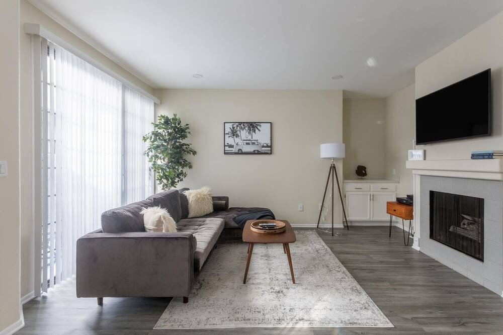 Photo of Livingroom in Burbank