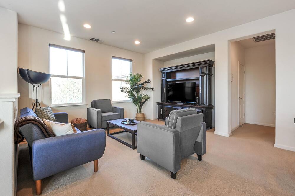Photo of Livingroom in Milpitas
