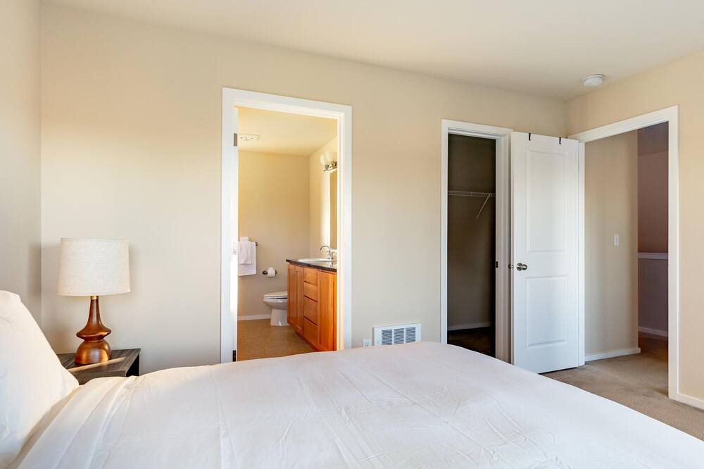 Photo of Bedroom in Martha Lake