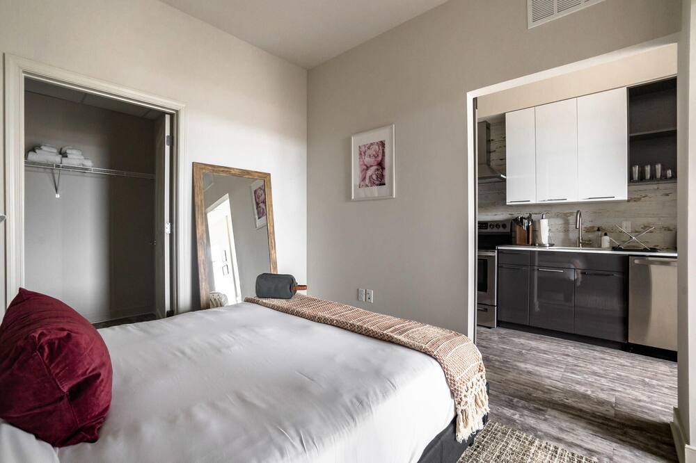 Photo of Bedroom in Bluemont