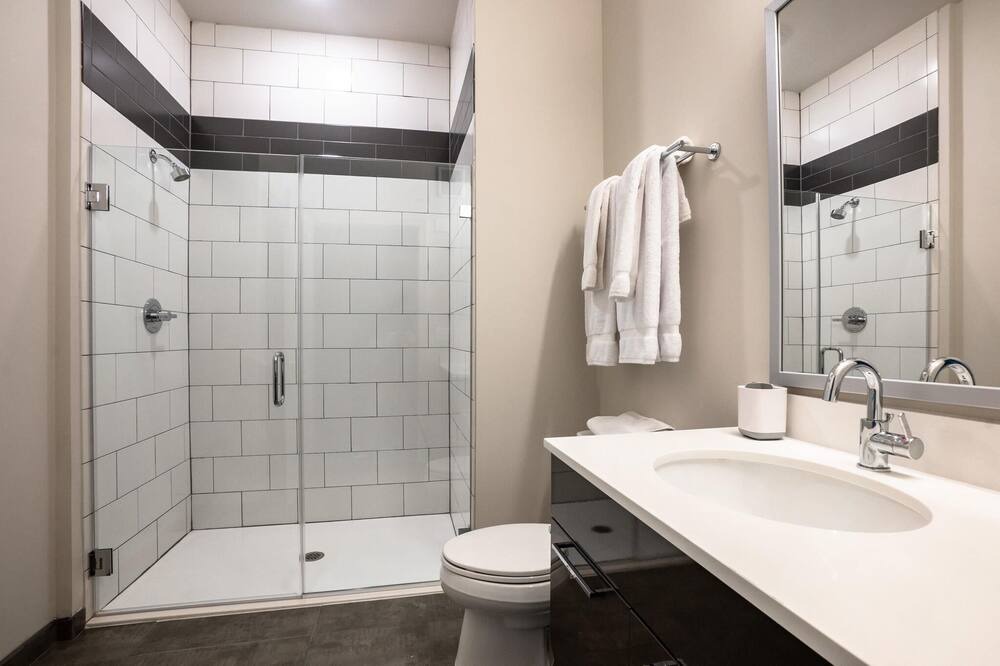 Photo of Bathroom in Bluemont