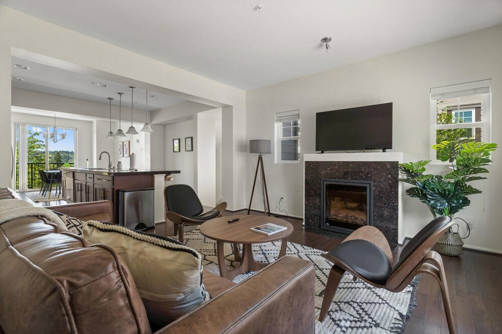 Photo of Livingroom in Education Hill