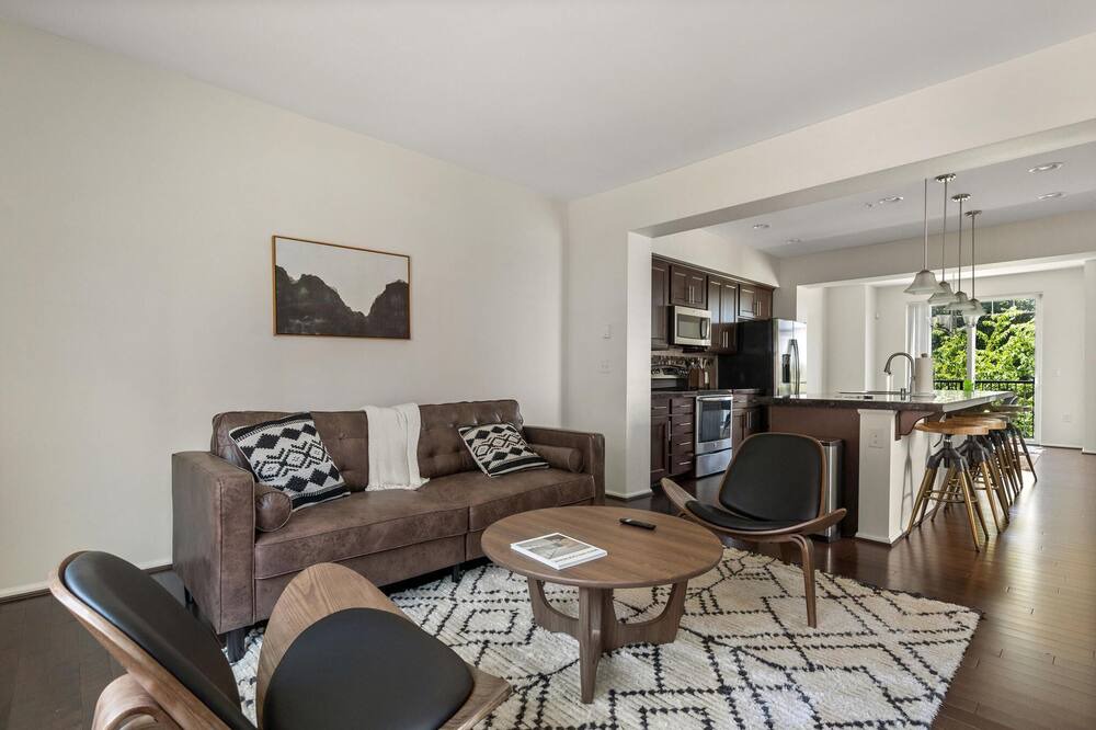 Photo of Livingroom in Education Hill