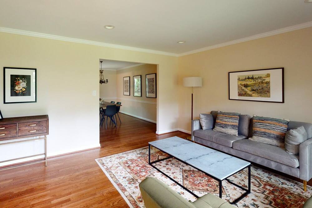 Photo of Livingroom in Potomac