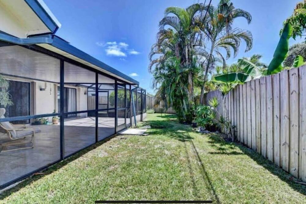 Photo of Outdoor in Tropic Palms