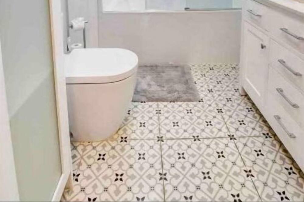 Photo of Bathroom in Tropic Palms
