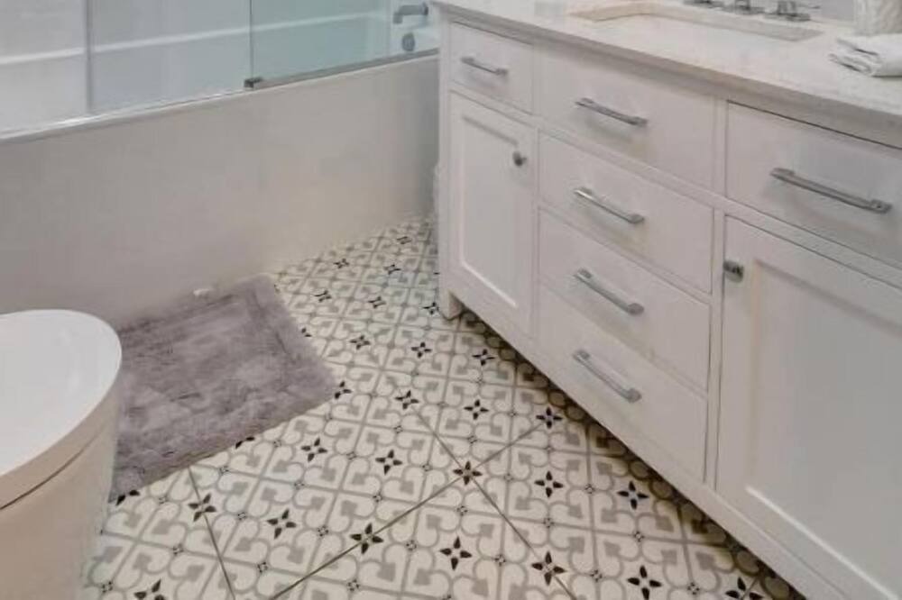 Photo of Bathroom in Tropic Palms