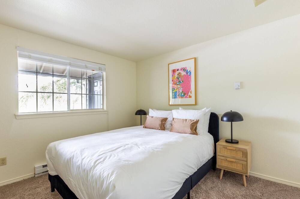 Photo of Bedroom in Lake Forest