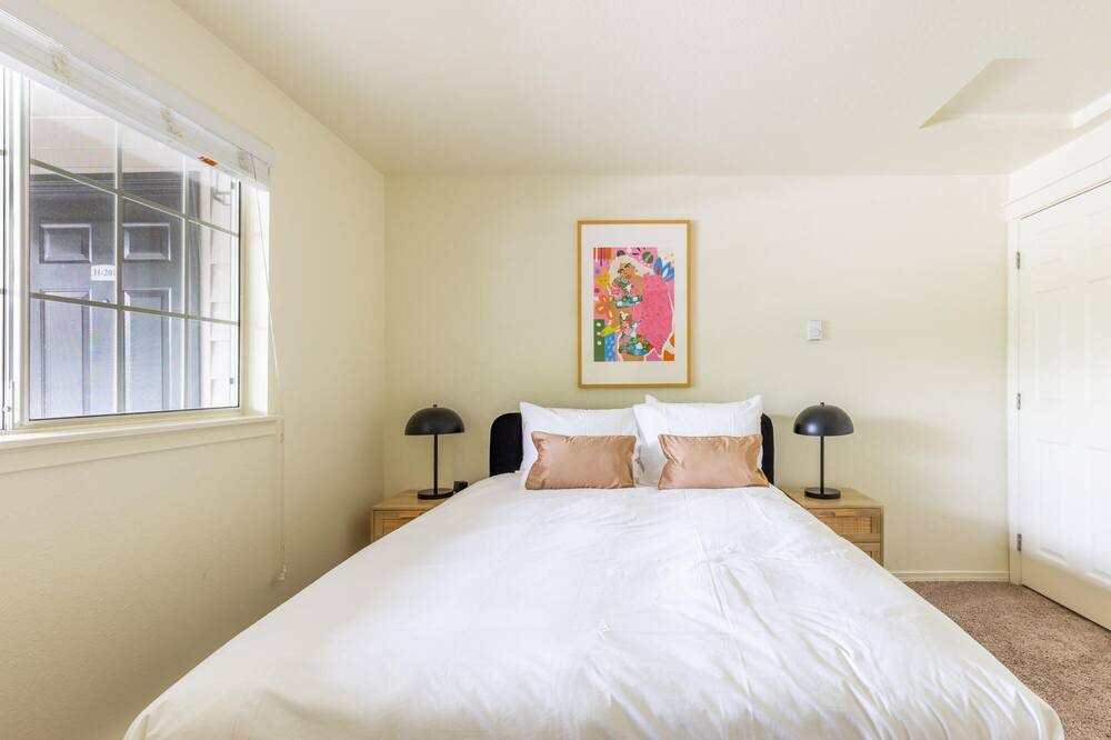 Photo of Bedroom in Lake Forest