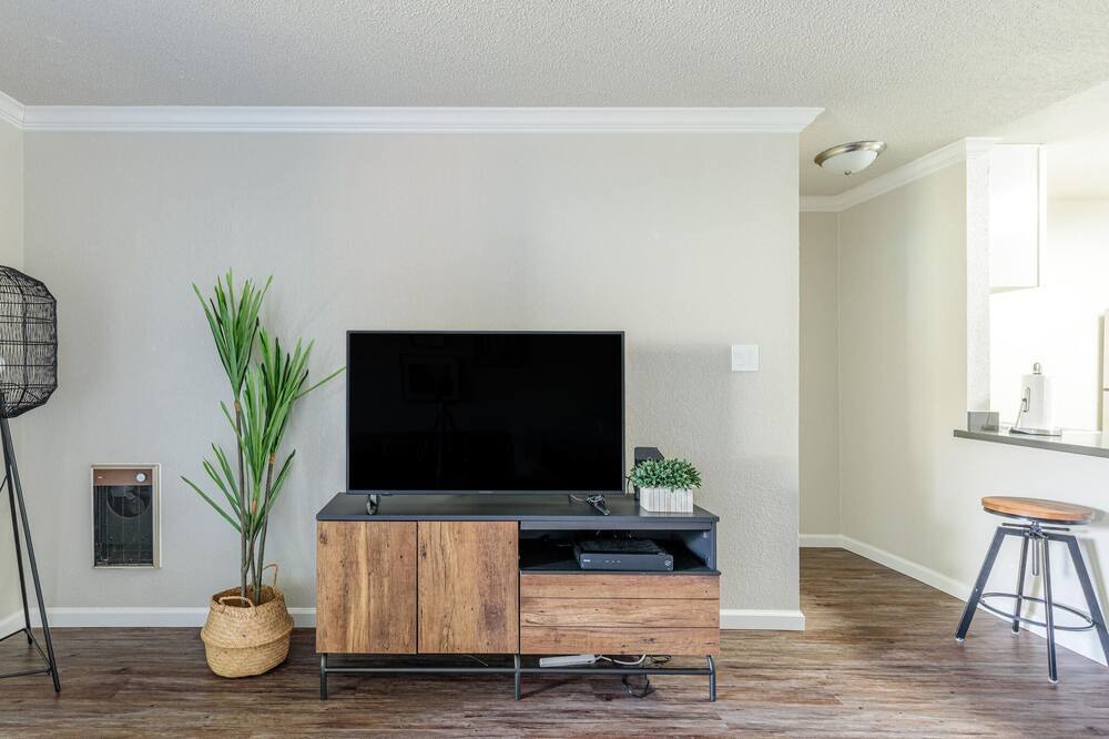 Photo of Livingroom in West Alameda