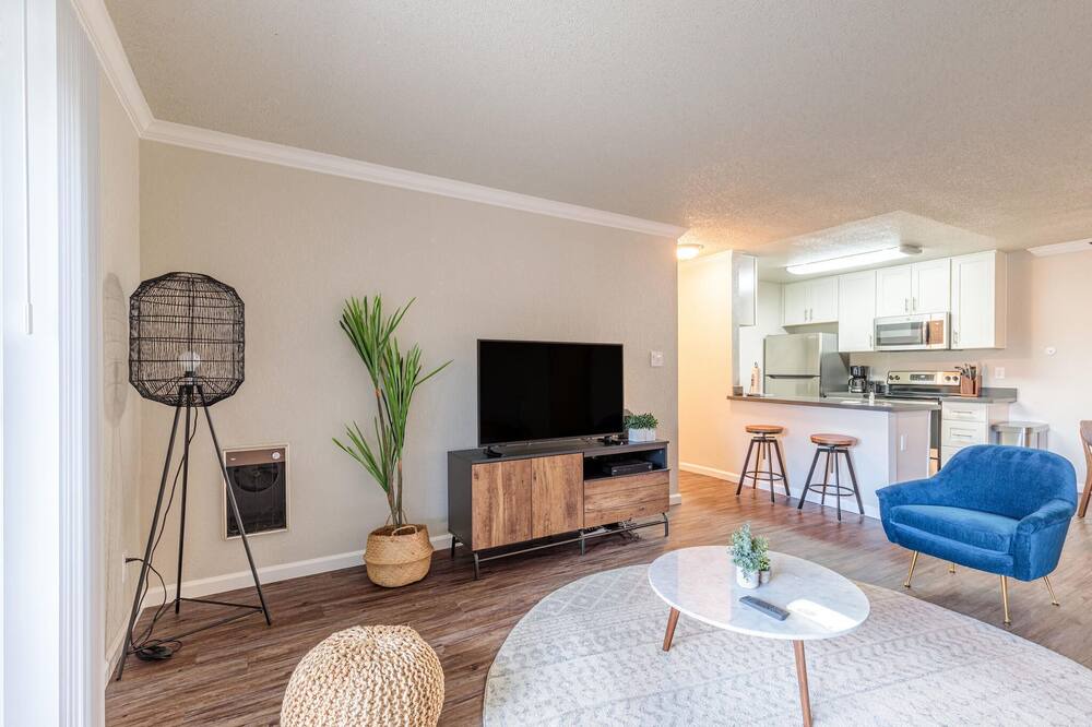 Photo of Livingroom in West Alameda
