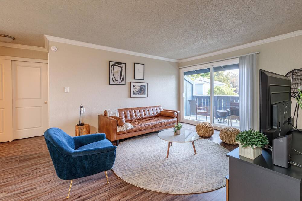 Photo of Livingroom in West Alameda