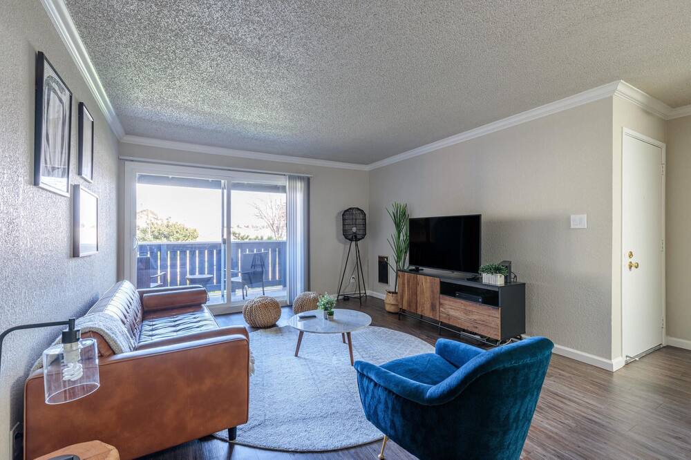 Photo of Livingroom in West Alameda