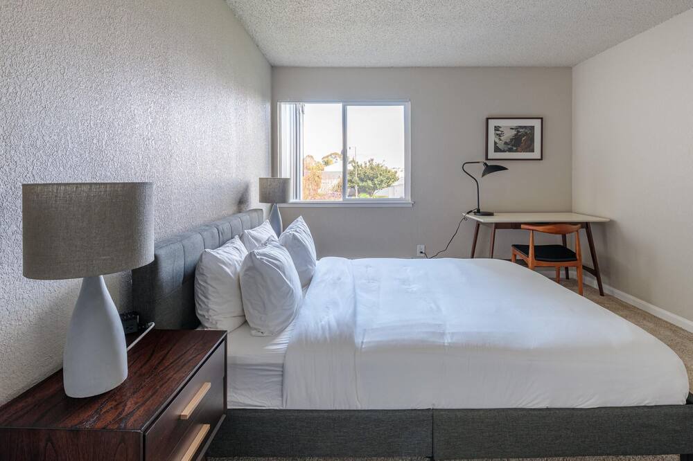 Photo of Bedroom in West Alameda