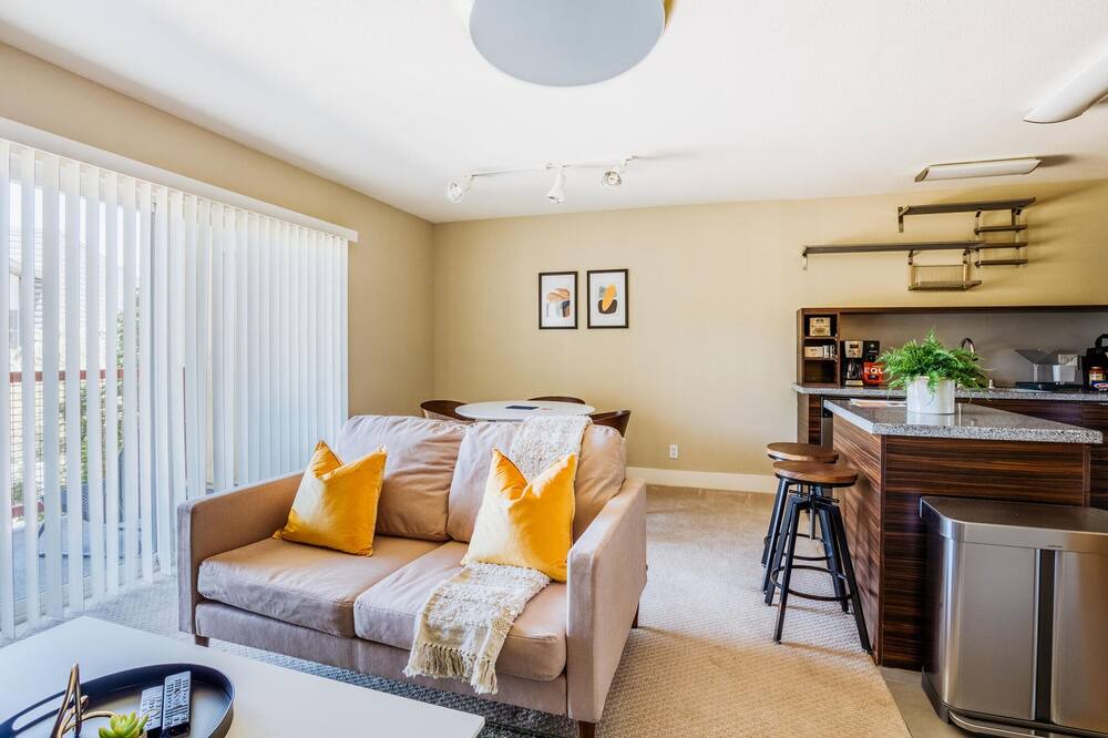 Photo of Livingroom in East San Mateo