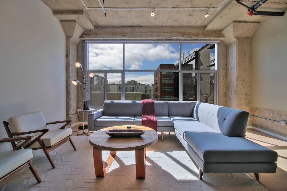 Photo of Livingroom in China Basin