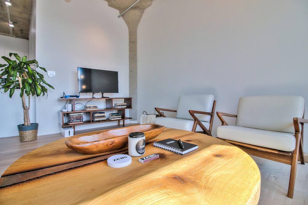 Photo of Livingroom in China Basin