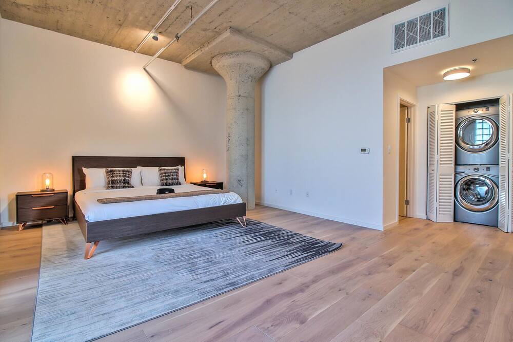 Photo of Bedroom in China Basin