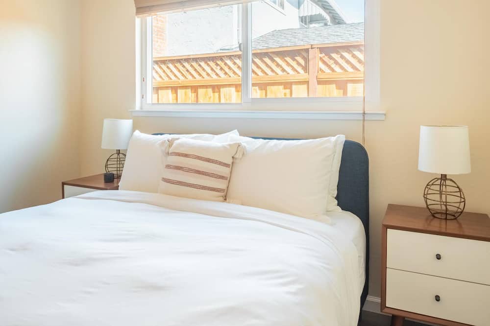 Photo of Bedroom in Valley View - Reed