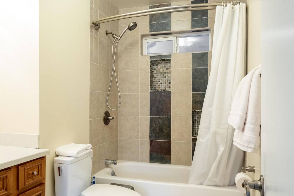 Photo of Bathroom in Valley View - Reed