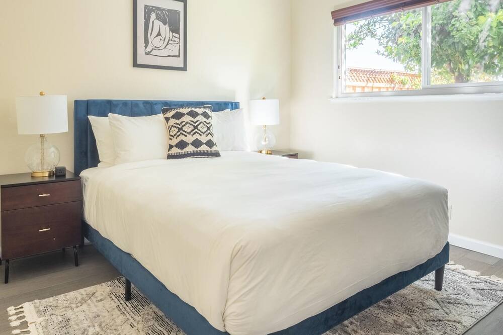 Photo of Bedroom in Valley View - Reed