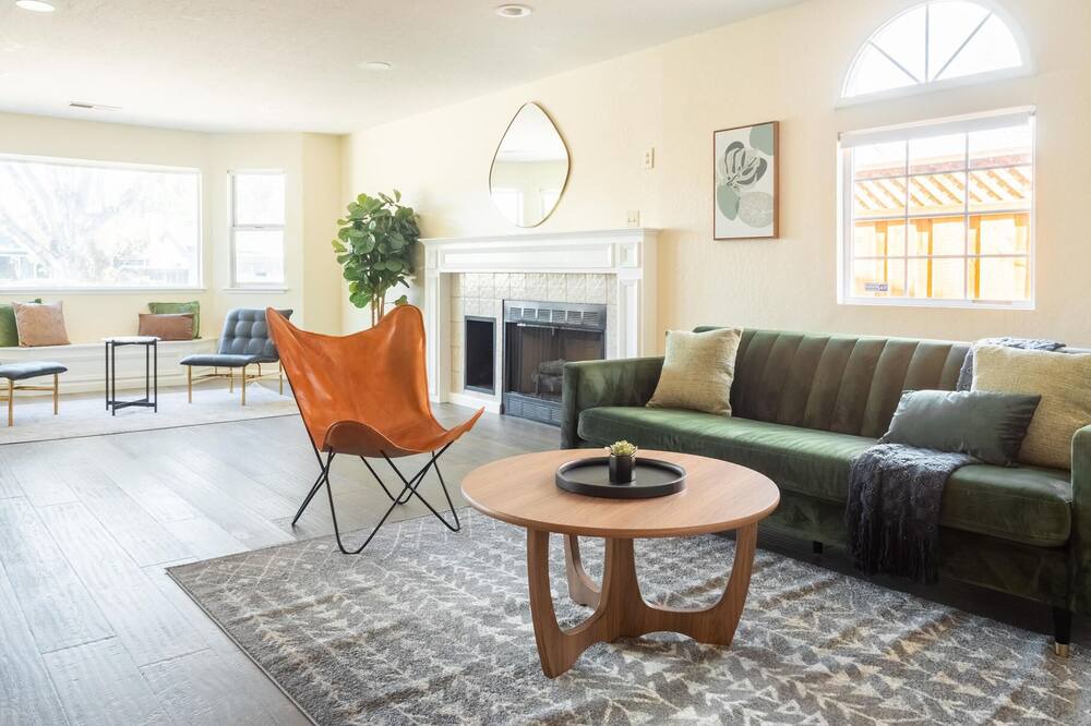 Photo of Livingroom in Valley View - Reed