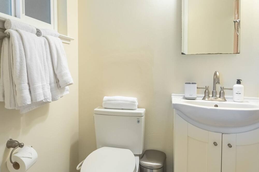 Photo of Bathroom in Valley View - Reed