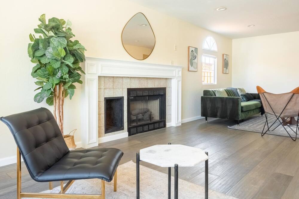 Photo of Livingroom in Valley View - Reed