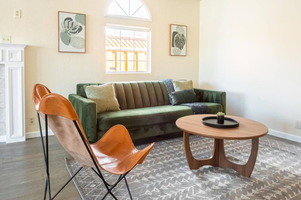 Photo of Livingroom in Valley View - Reed