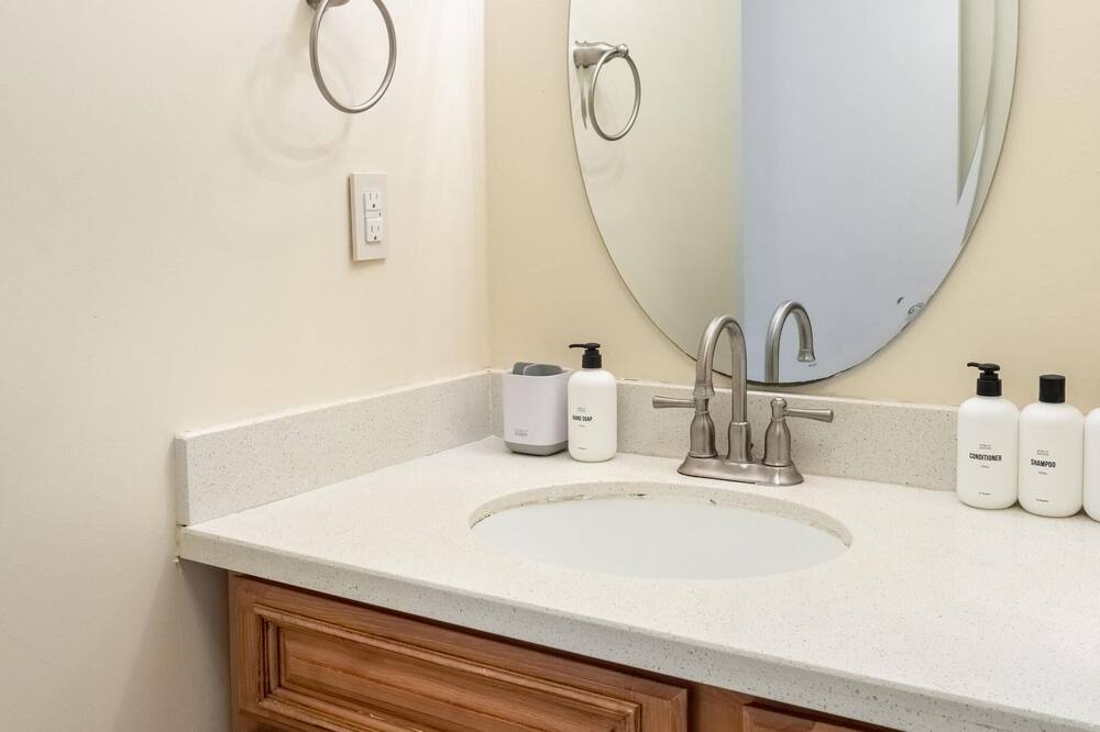 Photo of Bathroom in Valley View - Reed