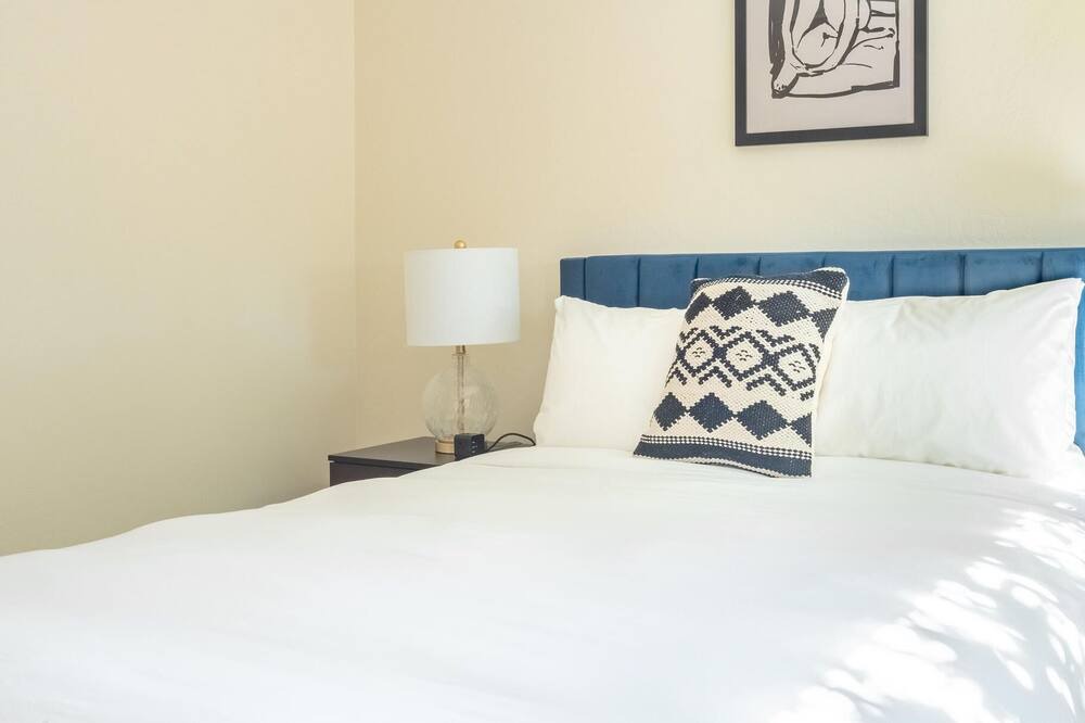 Photo of Bedroom in Valley View - Reed