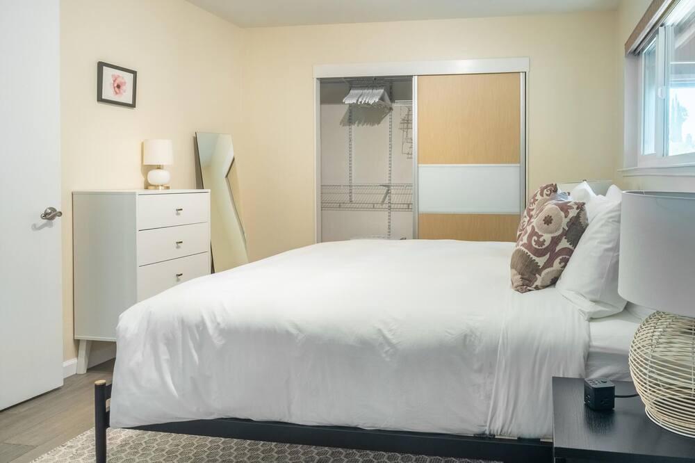 Photo of Bedroom in Valley View - Reed