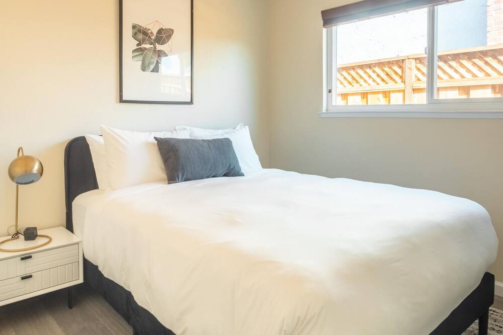 Photo of Bedroom in Valley View - Reed